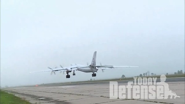 러시아 공군의 TU-95MS가 이륙하고 하고 있다.(사진:러시아국방부)