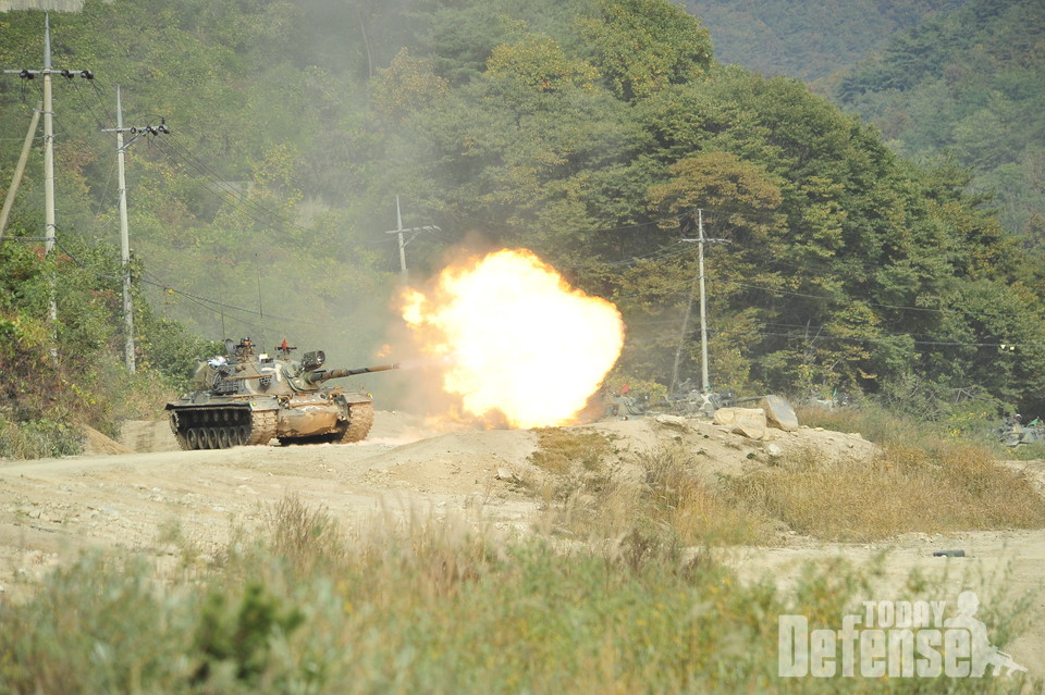 M48전차가 주간 사격을 하고 있다. (사진: 디펜스 투데이)