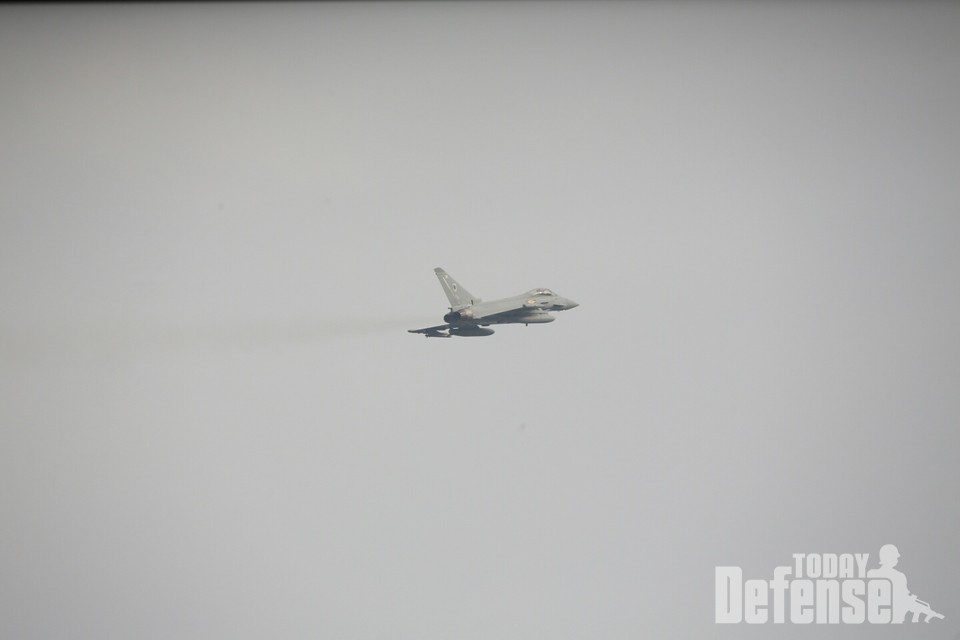 11월 7일 오전 9시 2분 관숙비행을 위해 오산 공군기지를 이륙하는 영국 공군 유러파이터 (사진: 디펜스 투데이)