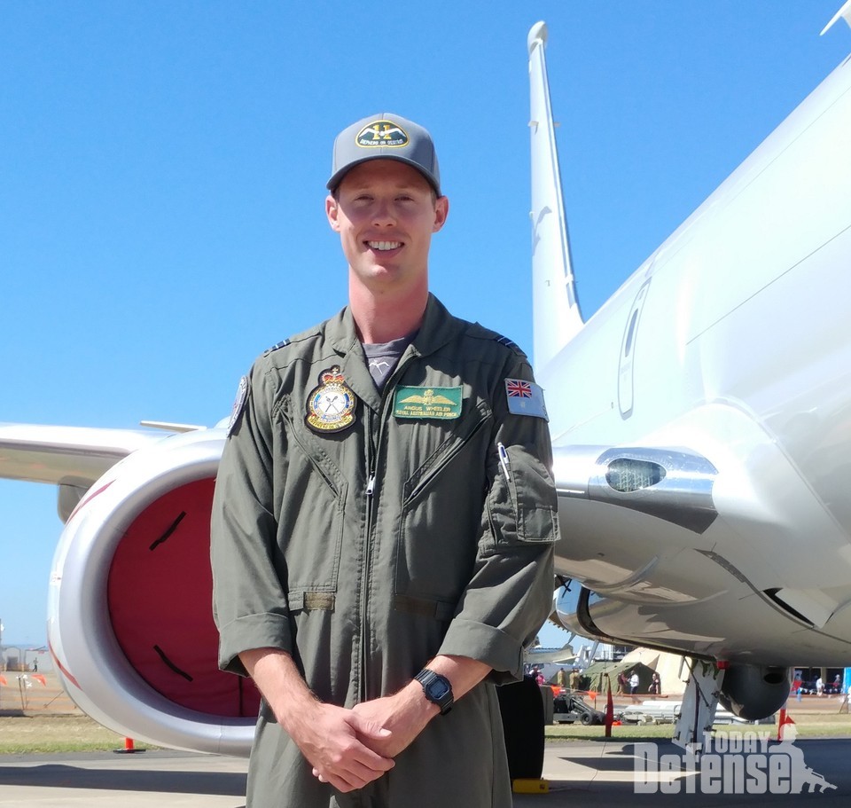 포세이돈 대잠초계기 미디어 브리핑은 호주 공군의 FLGOFF(Flying Officer. 공군 중위)인  앵거스 휠러(Angus Wheeler)가 하였다. (사진: 신선규)
