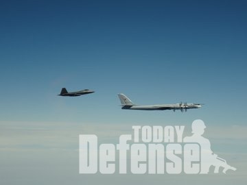 NORAD 소속 F-22 랩터가 Tu-95 폭격기를 요격하고 있다. (사진: NORAD)