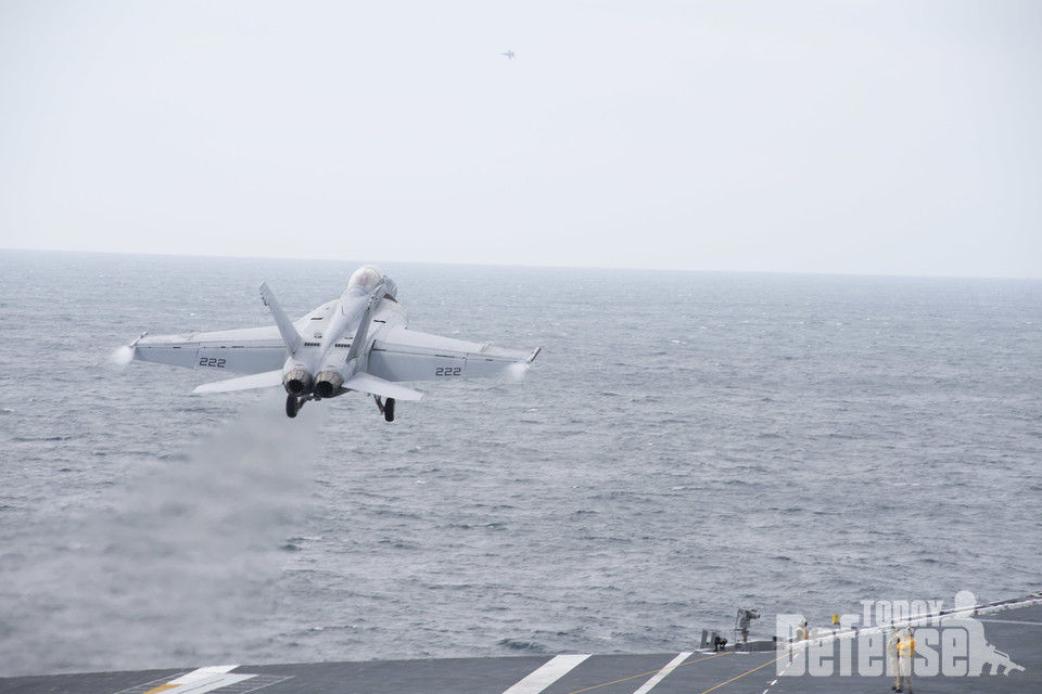 VFA-106 소속 슈퍼호넷이 제럴드.R.포드 항모에서 이륙하고 있다. (사진: USNAVY)