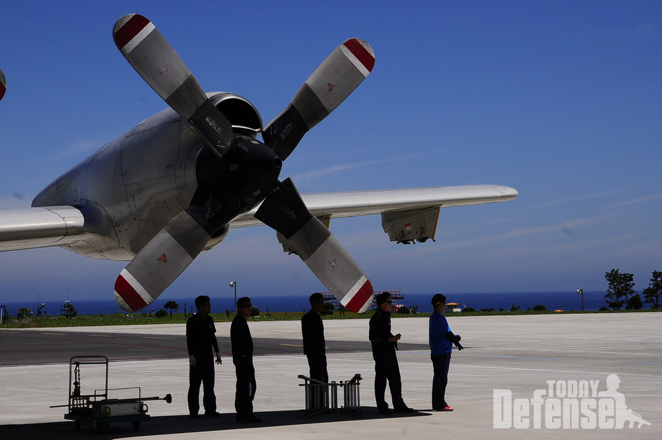 P-3CK 대잠초계기의 프로펠러와 엔진 (사진: 안승범)