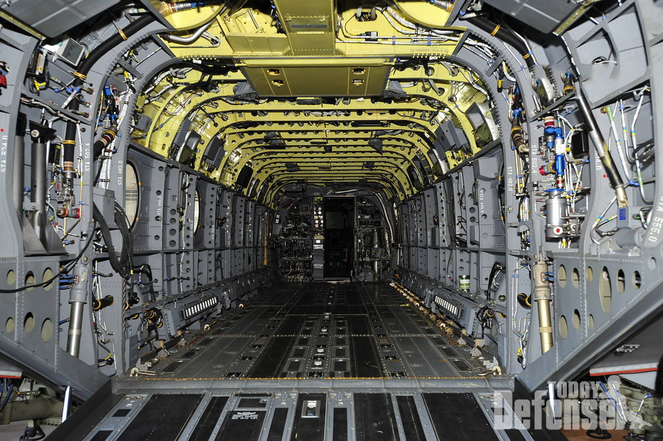 CH-47F 치누크의 내부 모습 (사진: 디펜스 투데이)