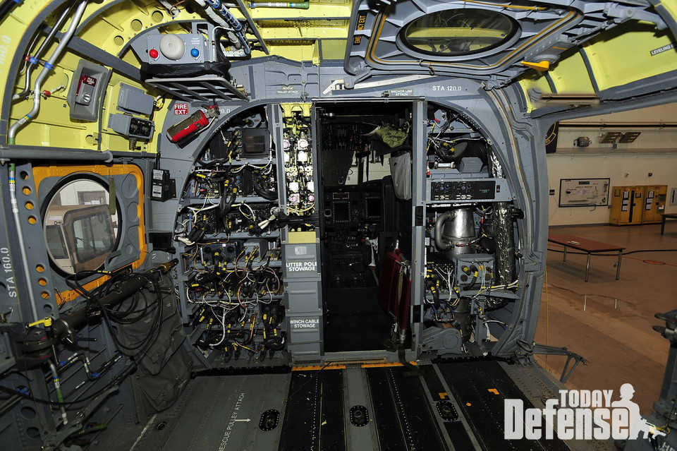 CH-47F 치누크의 내부 모습 (사진: 디펜스 투데이)