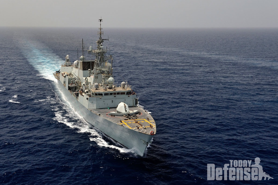 캐나다 해군 헬리팩스급 호위함인 토론토는 발트해에서 열린 에어-마리타임 통합 임무에 참가한 NATO 해양 그룹 1호의 상비선 중 한 척이었다. (사진 : NATO)