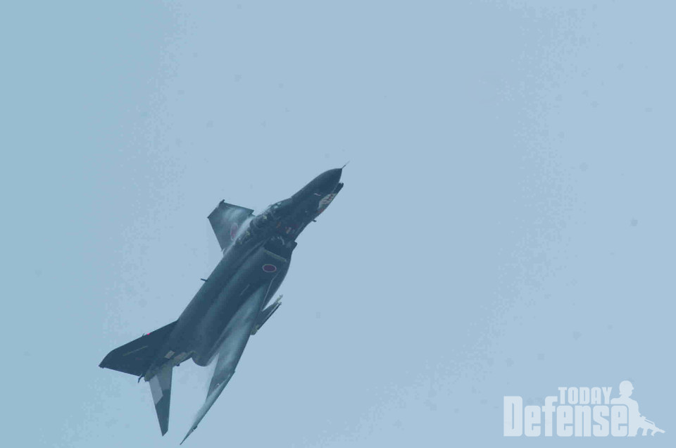 비행중인 F-4EJ 전투기 (사진: 안승범)