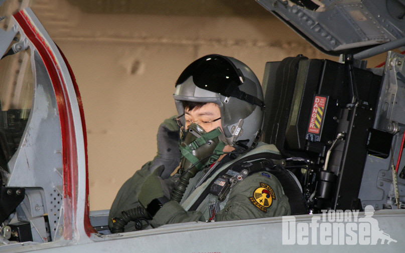 출격준비중인 파일럿 (사진: 디펜스 투데이)