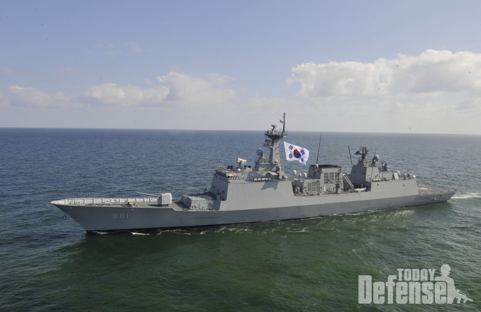 자료사진(DDH-ll 최영함, 4,400톤급) (사진: 해군)