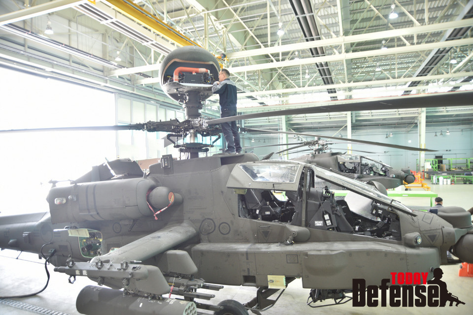 정비중인 육군 항작사의 AH-64E 아파치 가디언 (사진: 디펜스 투데이)
