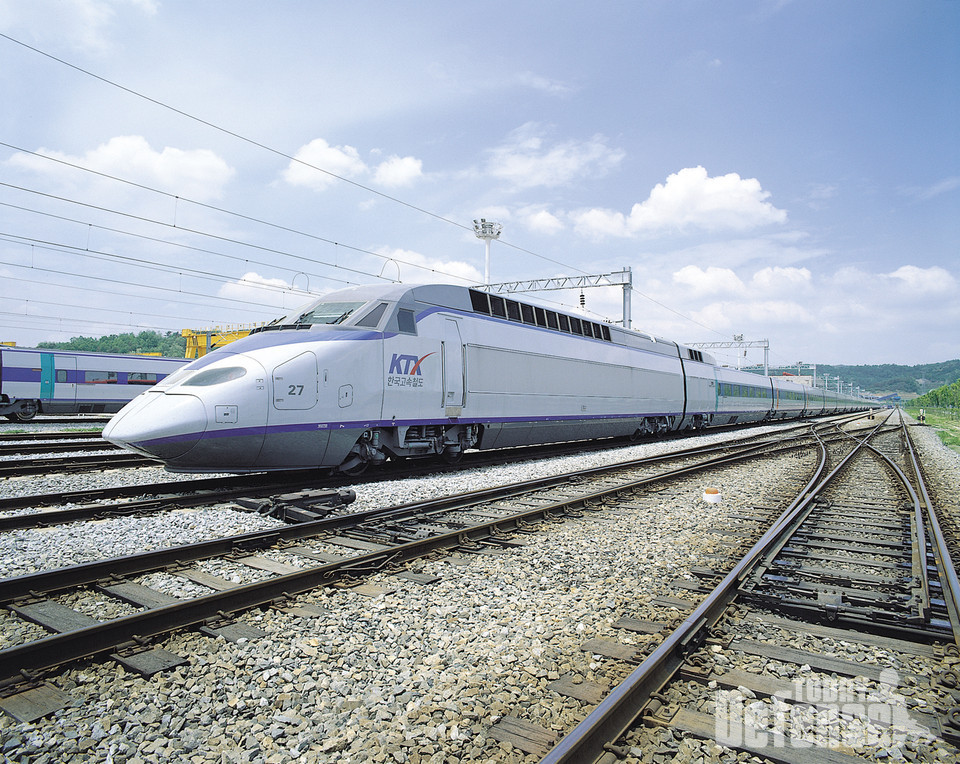 KTCS-2 신호시스템이 적용될 KTX1 열차 (사진: 현대로템)