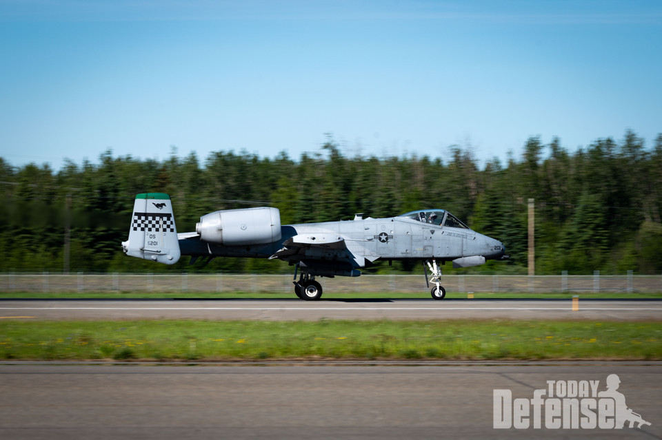 오산공군기 소속의 A-10 근접지상공격기가 레드플래그 알래스카21-2에서 훈련을 하고 있다. (사진: U.S.Air Force)
