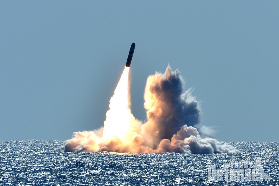 미핵잠수함에서 발사는 SLBM 트라이트-II 마시일 (자료사진:록히드마틴)
