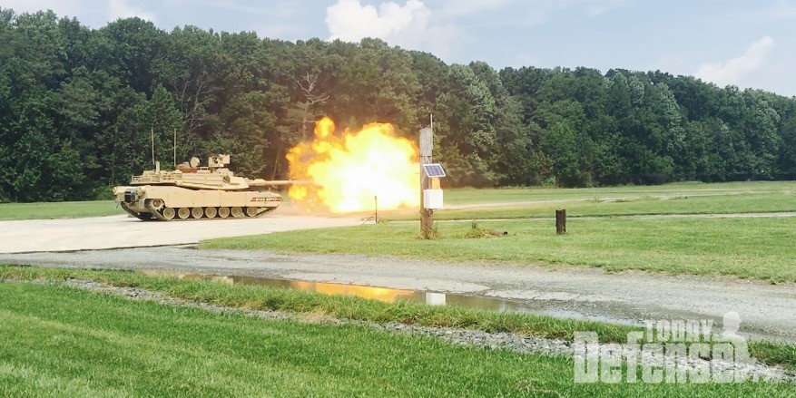 120mm 주포 사격을 하는 M1A2 SEPv3 전차 (사진: U.S.ARMY)