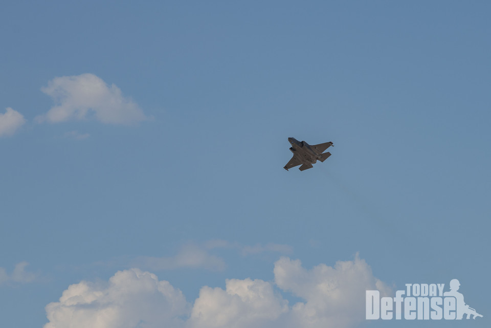 레드플래그 넬리스 21-3에서 F-35 전투기를 가상적기로 출연시켜서 새로운 저피탐의 적과 어떻게 전투를 할 것인지 제시를 했다. (사진:U.S.Air Force)