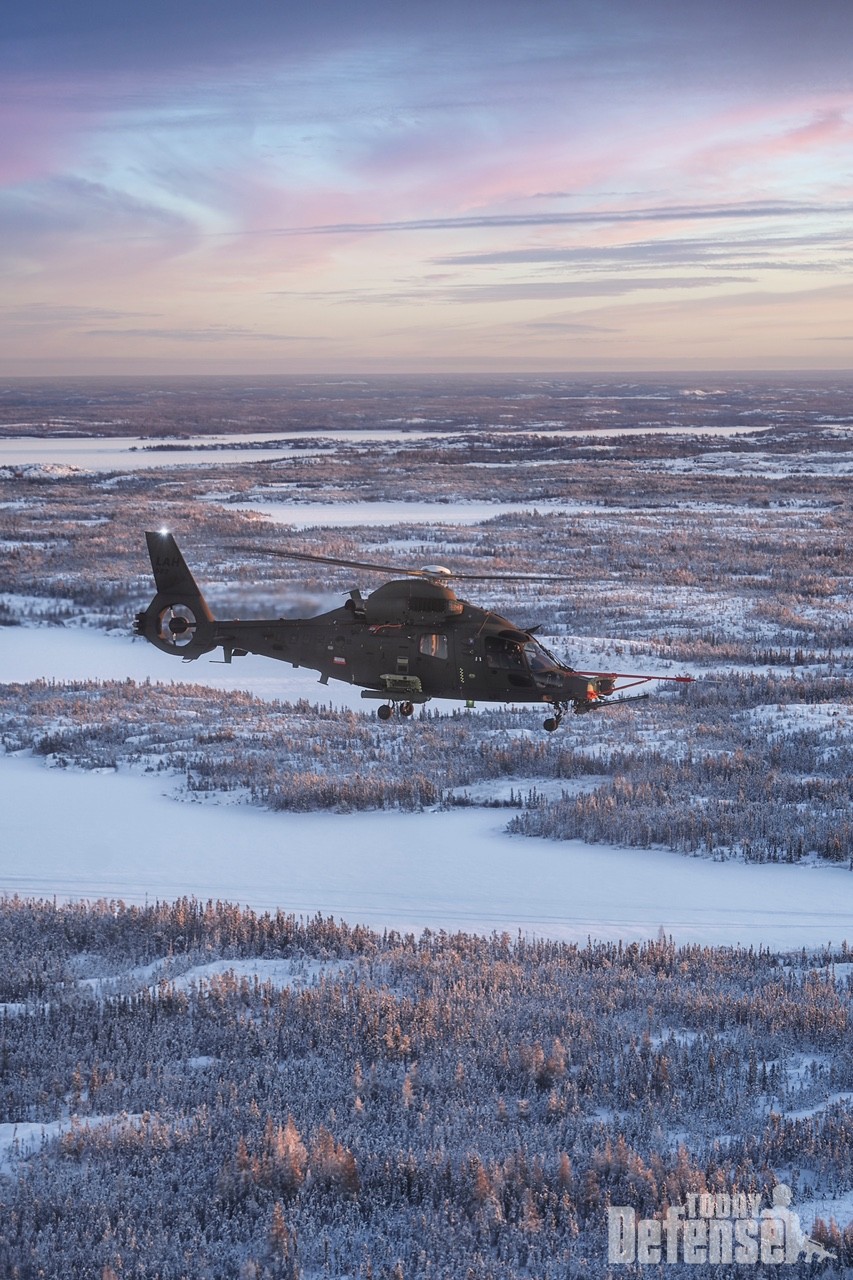 국외 저온 시험 비행중인 소형무장헬기(LAH) (사진: 방위사업청)