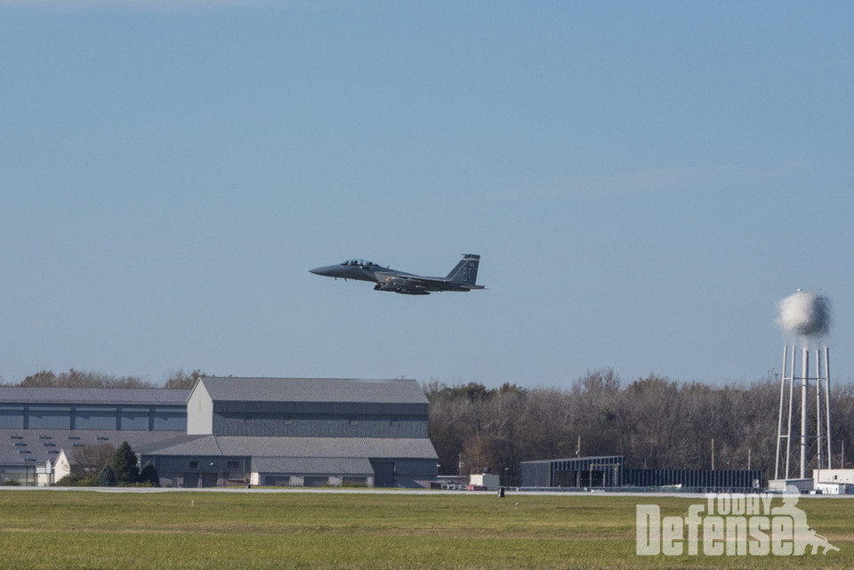 2021년 11월 라이트 패터슨 공군기지를 방문하고 돌아가는 F-15EX 전투기 (사진:U.S.Air Force)