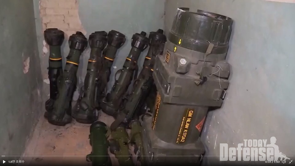 러시아군과 루한스크, 도네츠크 민병대가 노획한 재블린 대전차 미사일 발사기와 탄약들 (사진:러시아국방부트위터캡쳐)