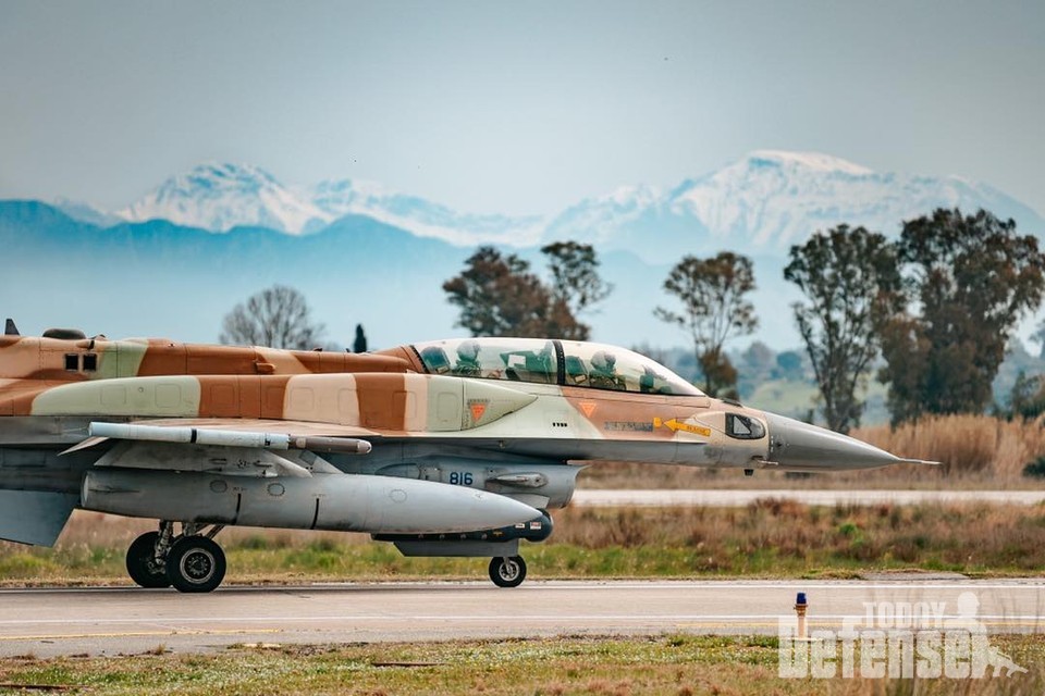이스라엘 공군의 복좌형 F-16 수파전투기 (사진:Israeli Air Force Facebook)