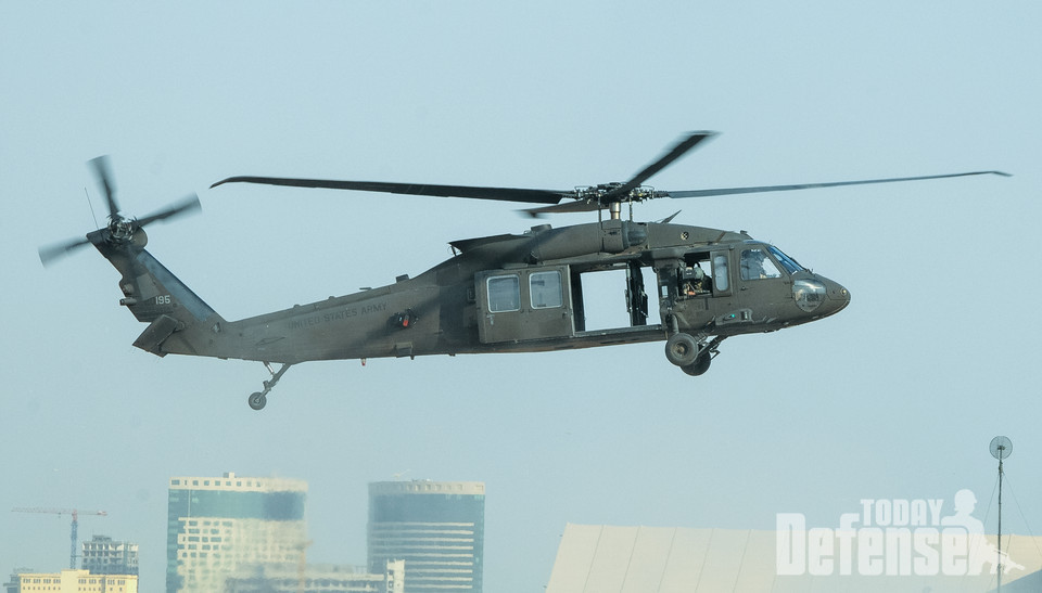 노르웨이는 UH-60M/MH-60R 도입전까지는 링스헬기의 운용을 연장하려고 고려 중이다. (사진:U.S.ARMY)