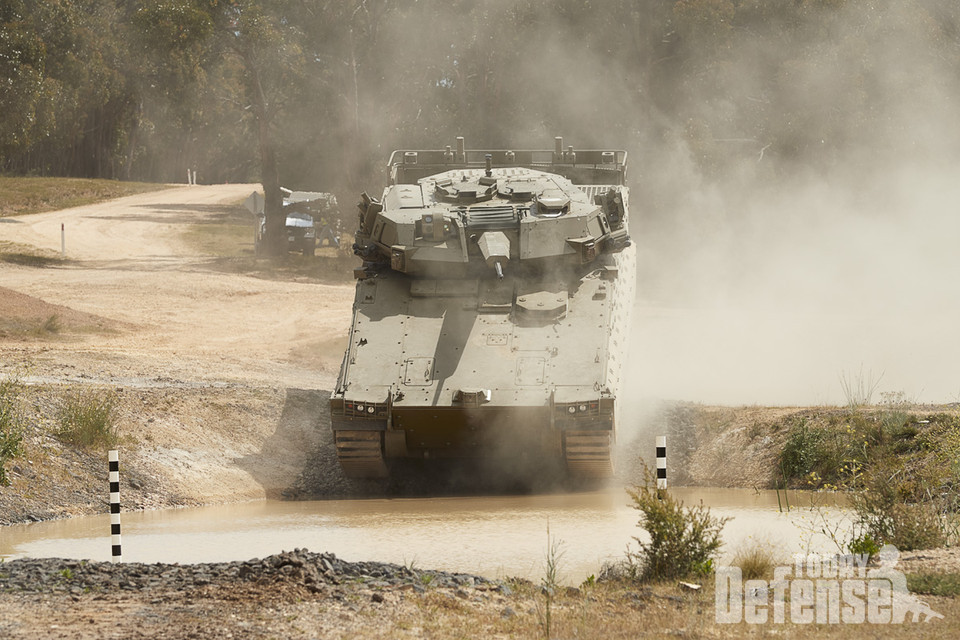이번 우크라이나 전쟁에서 보듯, K-21  전투보병장갑차는 개량을 해야할 것이다.(사진:한화디펜스)