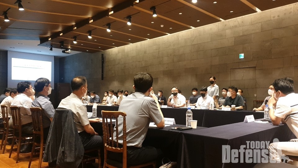 방위사업청은 서울 중구에 위치한 LW컨벤션에서 한국방위산업진흥회, 주요 방산업체 20개사(체계업체)와 함께 원자재 적정가격 반영실태 간담회를 개최했다. (사진:방위사업청)