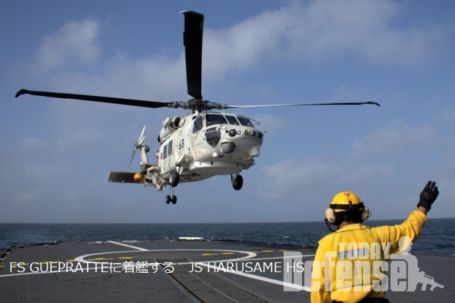 프랑스 호위함 게프라트에 이착함 훈련 중인 해상자위대 SH-60K/S 해상작전헬기 (사진:해상자위대)