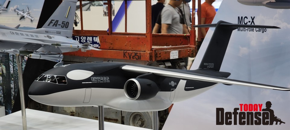 KAI가 자사 부스에 전시한 한국형 제트 수송기 모형 (사진:디펜스투데이)