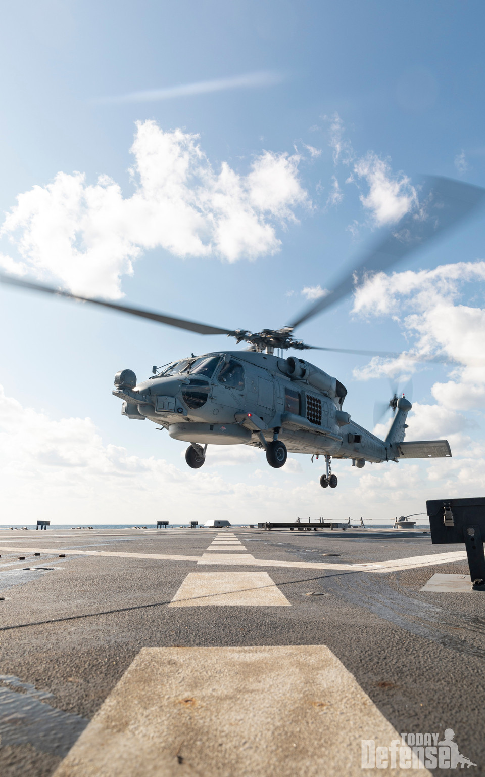 호주해군은 해상작전헬기 MH-60R 12대를 추가 주문했다. (사진:록히드마틴)