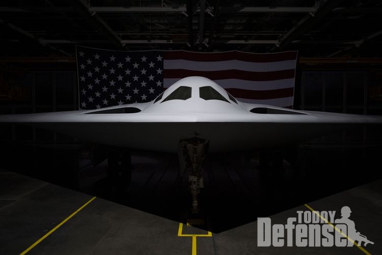 미공군과 노스롭 그루먼이 공개한 6세대 폭격기인 B-21 레이더를 12월 2일(현지시각)를 공개했다.(사진:노스롭그루먼)
