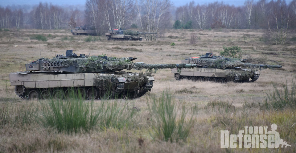 우크라이나에 레오파드2A6 전차를 독일과 네덜란드는 널겨줄 준비를 하고 있다.(사진:KMW)