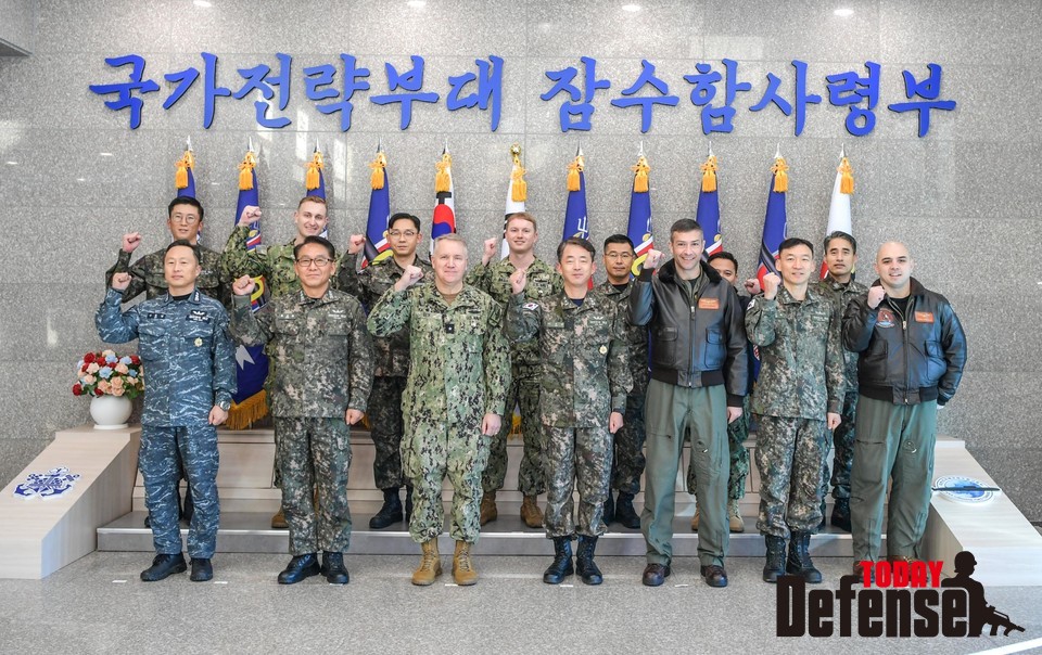 테스크포스 74 사령관, 한국 해군 잠수함사령부 방문