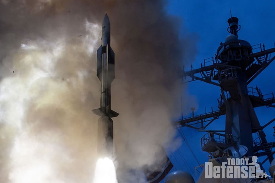 정조대왕급 이지스 구축함에 20223~31년까지 SM-6 미사일이 장착이 된다.(사진:레이시온 미사일 & 디펜스)