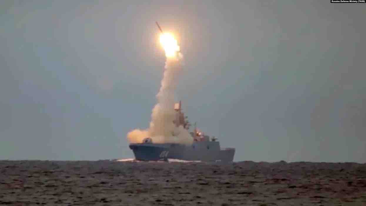 백해 해상에서 시험 발사되는 지르콘.  출처: 러시아 국방부