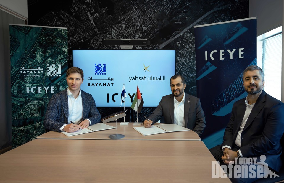 ICEYE는 바야낫 및 야셋과 함께 UAE 우주 생태계 전반의 경제 효과를 극대화하기 위한 포괄적인 프로그램을 발표했다.(사진:ICEYE)