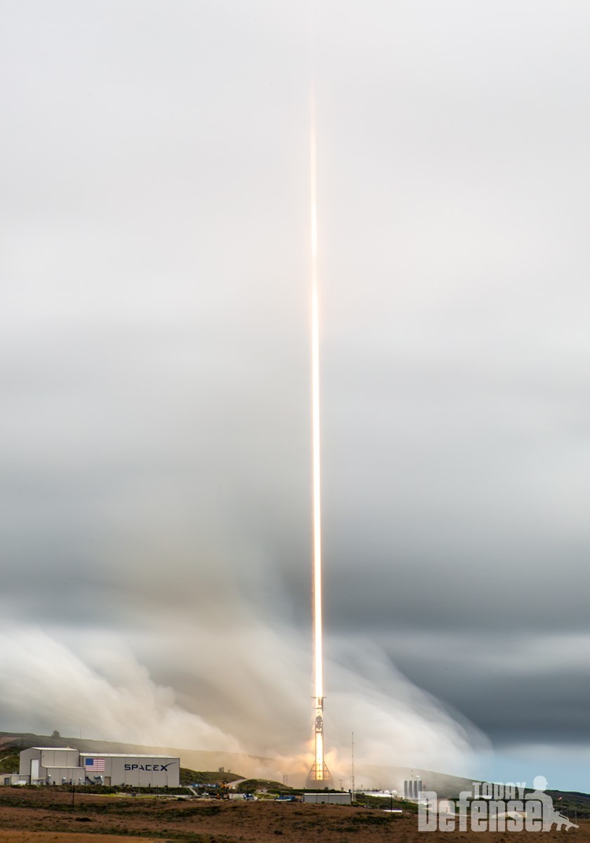 스페이스X(SpaceX)의 트랜스포터-8(Transporter-8)을 이용해 미국 캘로포니아 반덴베르그 우주군 기지(Vandenberg Space Force Base)에서 발사되었다.(사진:스페이스X)