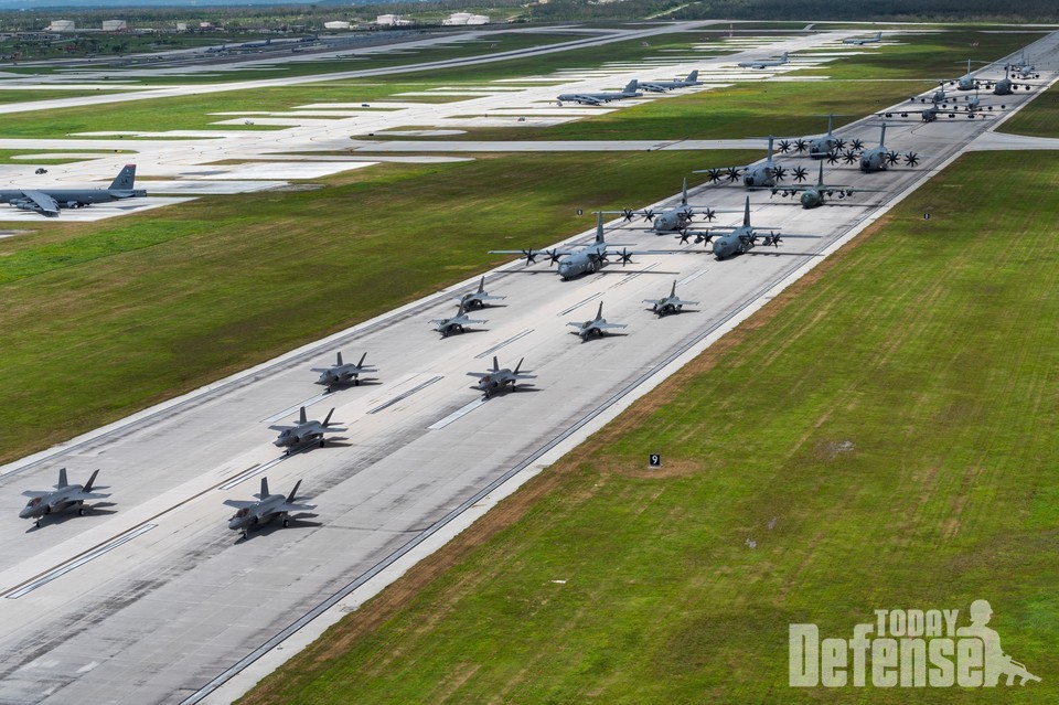 미국. 프랑스등 연합군 군용기 20여대가 7월 19일(현지시각) 괌 앤더슨 공군 기지에서 엘레펀트 훈련을 실시했다. (사진:U.S.Air force)