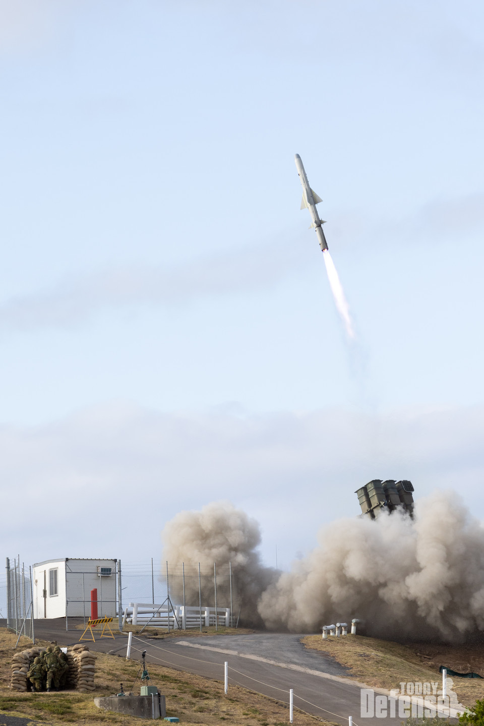 일본 육상 자위대가 탈리스만 세이버 2023 훈련 중 뉴사우스웨일스주 비크로프트 무기 사격장에서 12식 지대함 미사일을 발사하고 있다.(사진:호주국방부)