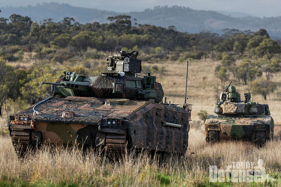 AS-21 레드백 보병준투장갑차는 호주정부 요구로 2년을 앞당겨서 2027년부터 2028년 말까지 129대 전량 납품할 예정이다.(사진:호주국방부)