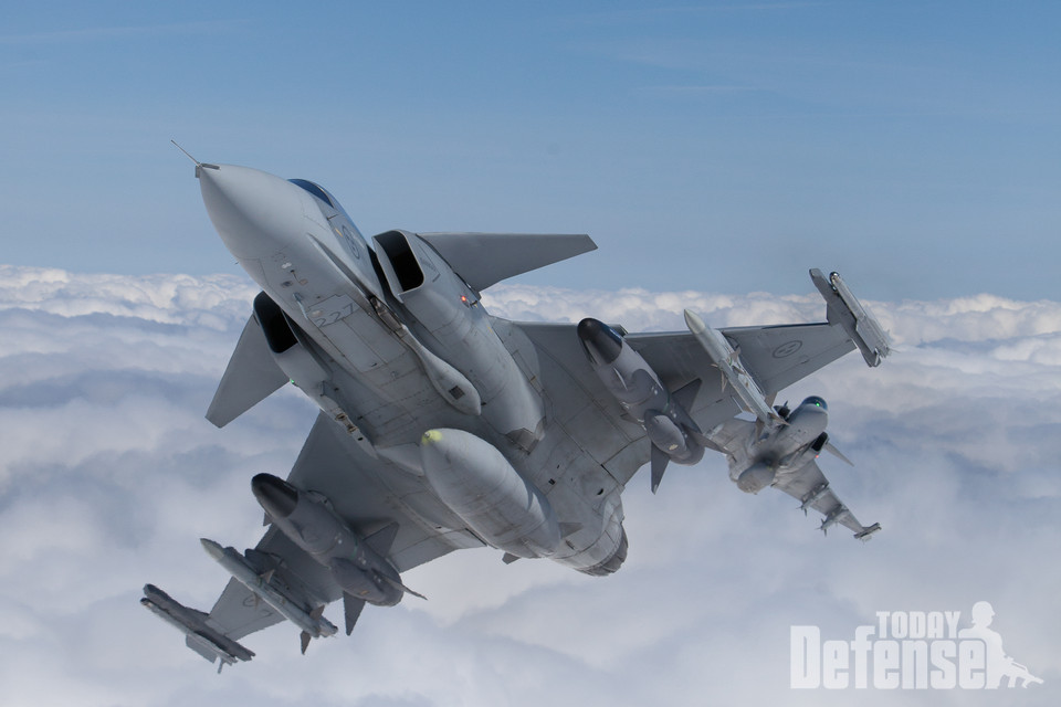 F-16 전투기 대신 그리펜 도입을 위해 우크라이나가 최대한 노력을 하고 있다.(사진:Saab)