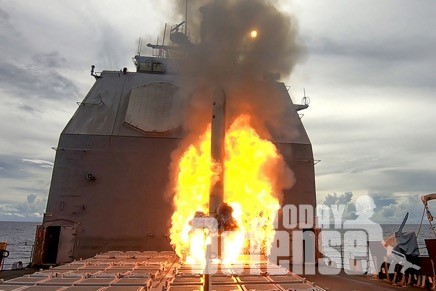 이지스 순양함 앤티텀에서 발사되는 토마호크 크루즈 미사일(사진:U.S.NAVY)