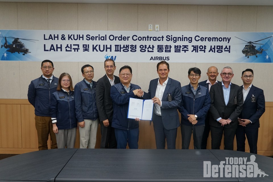 KAI와 AH는 30일 경남 사천 KAI 본사에서‘향후 10년간 LAH 양산 및 KUH 파생형 생산을 위한 AH 구성품 발주계약’을 체결했다.(사진:에어버스)