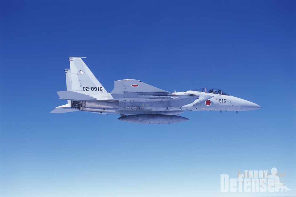 보잉사의 F-15C/D를 라이센스한 F-15CJ 전투기..200여대를 라이센스했으나, 78대만 F-15JSI로 개량할 예정으로, 실제로는 판매가능성이 적다.(사진:항공자위대)