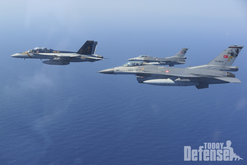 터키공군이 운용중인 F-16전투기는 노후화와 미국의 비협조로 개량이 지속적으로 지연돠고 있다.(사진:터키공군)