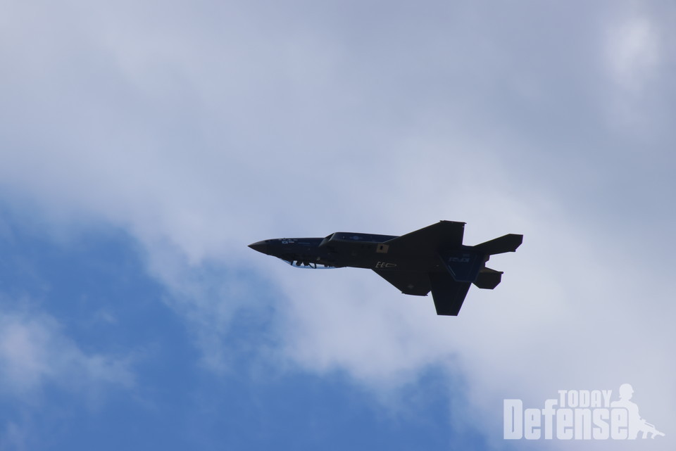 시범비행중인 KF-21 시제6호기 (사진:디펜스투데이)
