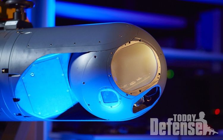 노스롭 그루먼이 개발한 대구경 렌즈를 장착한 라이트닝 포드를 미공군이 신형 도입및 기존 도입된 라이트닝포드를 개량할 예정이다.(사진:노스롭그루먼)