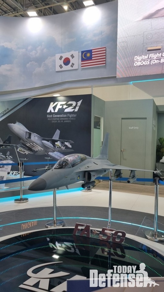 말레이시아 공군은 2040년까지 주력 전투기인 F/A-18D와 SU-30MKM를 퇴역시키고 새로운 기종을 도입할 계획으로 KF-21 도입 가능성이 높으며, 2차로 18대의 FA-50 개량형을 도입할 예정이다.(사진:안형진기자)