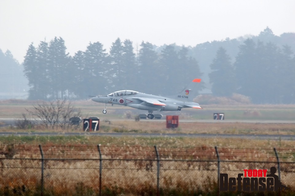 항공자위대가 운용중인 T-4 훈련기 (사진:디펜스투데이)