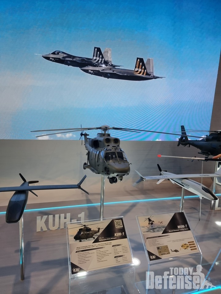 KAI는 AI기반 차세대 공격 시스템을 공개했다. KF-21과 FA-50는 AI를 탑재한 차세대 전투시스템을 탑재한 무인공격드론과 협업을 해서 전투를 한다.(사진:안승범)